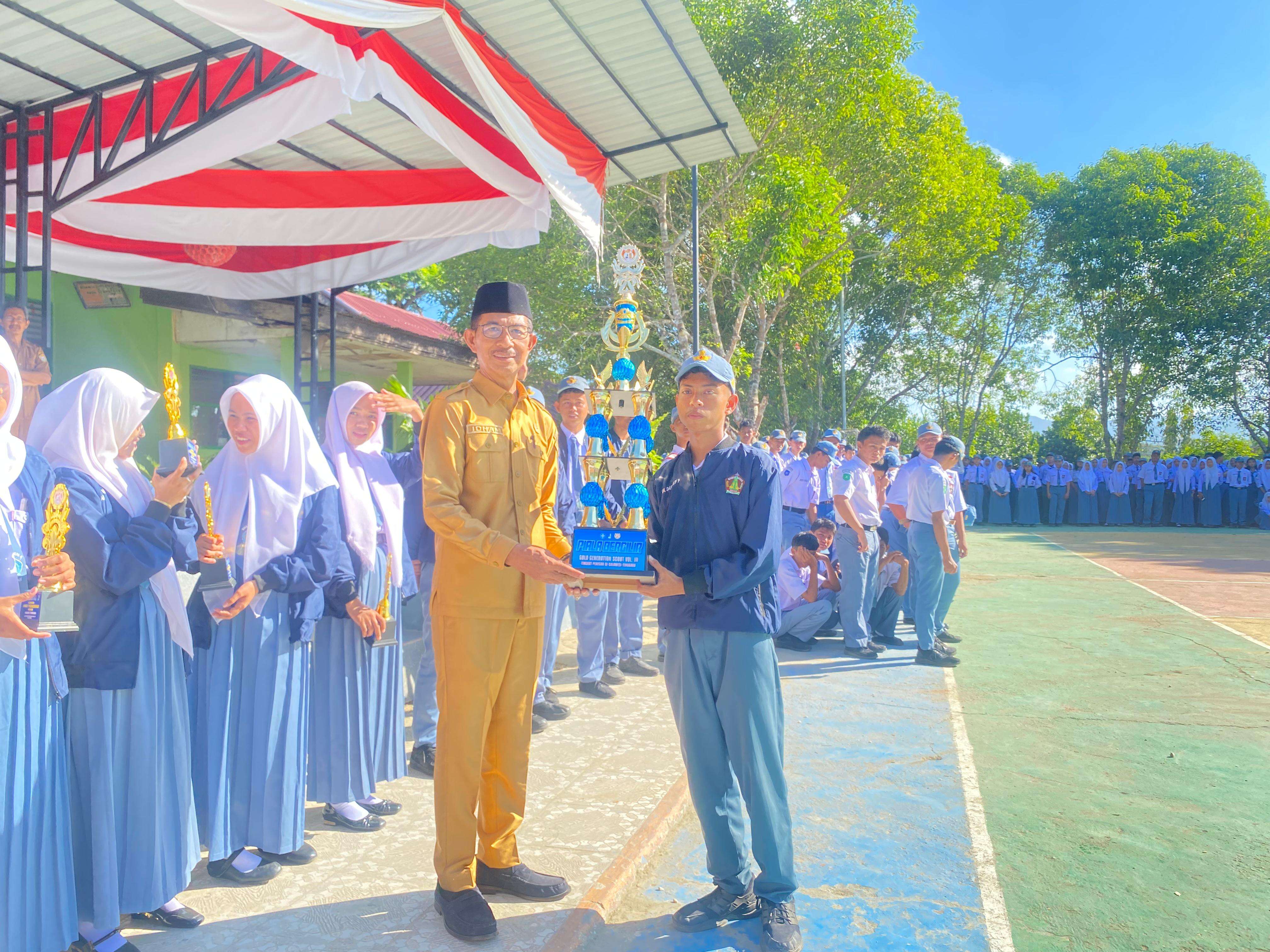 Penyerahan Piagam dan Piala Gold Generation Scout Vol. 3 Pramuka Wonua Sakti